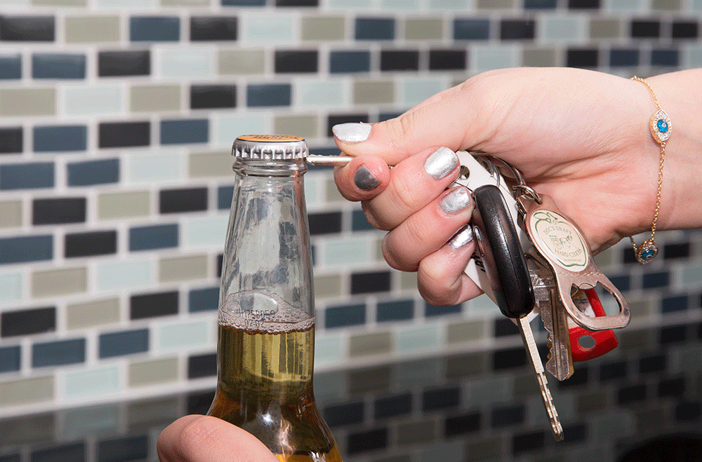Как открыть бутылку пива без открывашки - алкофан
