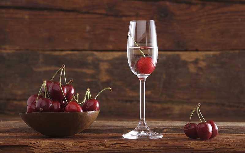 Вино из вишни с косточками, простой рецепт в домашних условиях