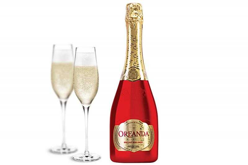 Oreanda дарит женщинам букет шампанского