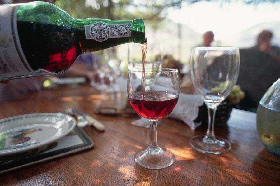 Портвейн: история напитка, коктейли и способы употребления