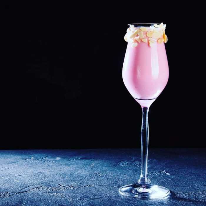 9 коктейлей на розовом вине для вашего уикенда
