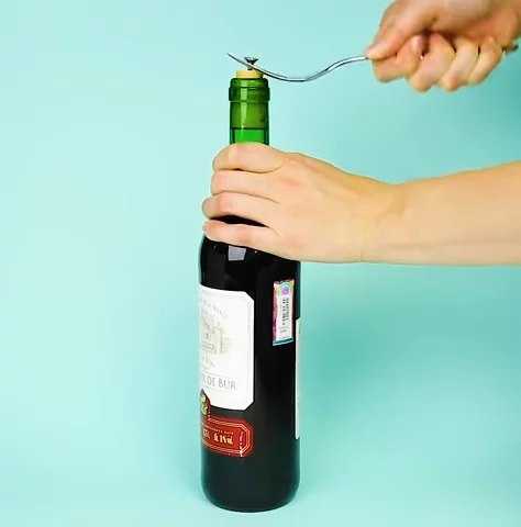 Как открыть шампанское с пластиковой пробкой