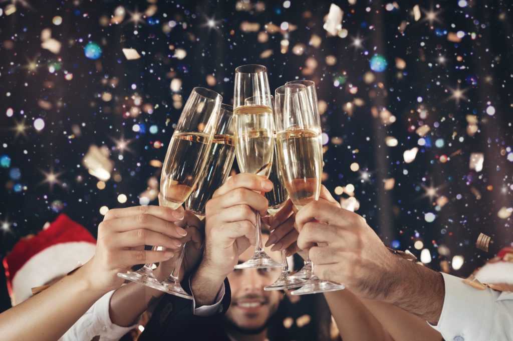 Как выбрать шампанское к новому году 2021: советы и отзывы