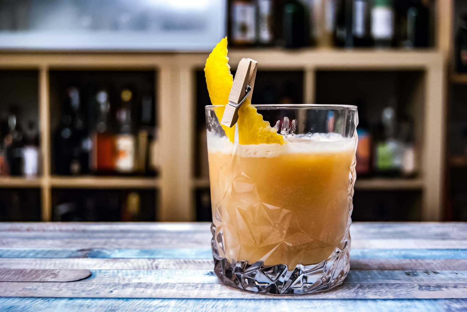 Виски сауэр (whiskey sour) – рецепт, состав и история коктейля