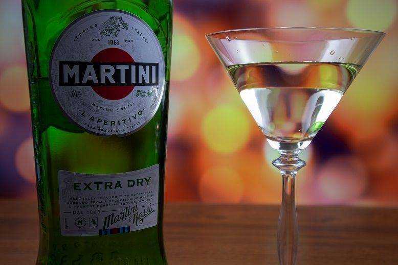 Как пьют мартини: правильная подача, с чем лучше пить мартини