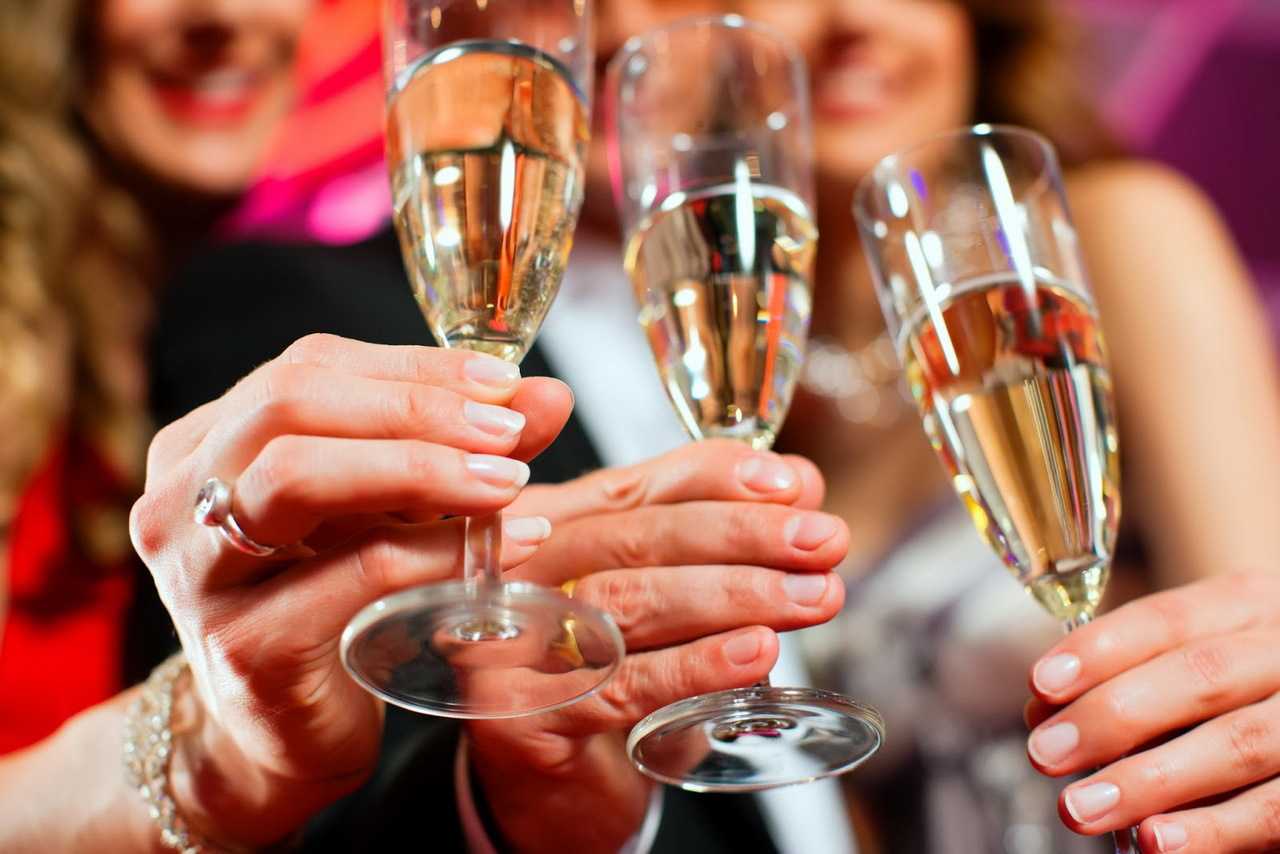 Как выбрать хорошее шампанское на новый год 2023
