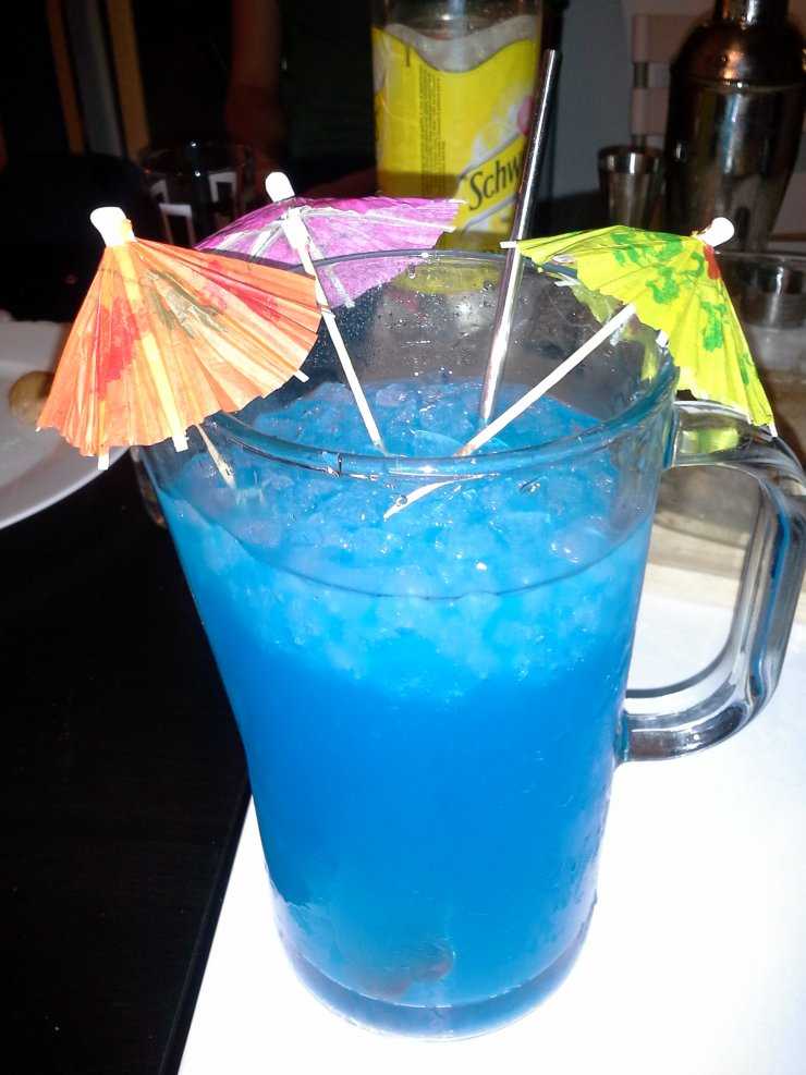 Коктейль «голубая лагуна» — история появления напитка