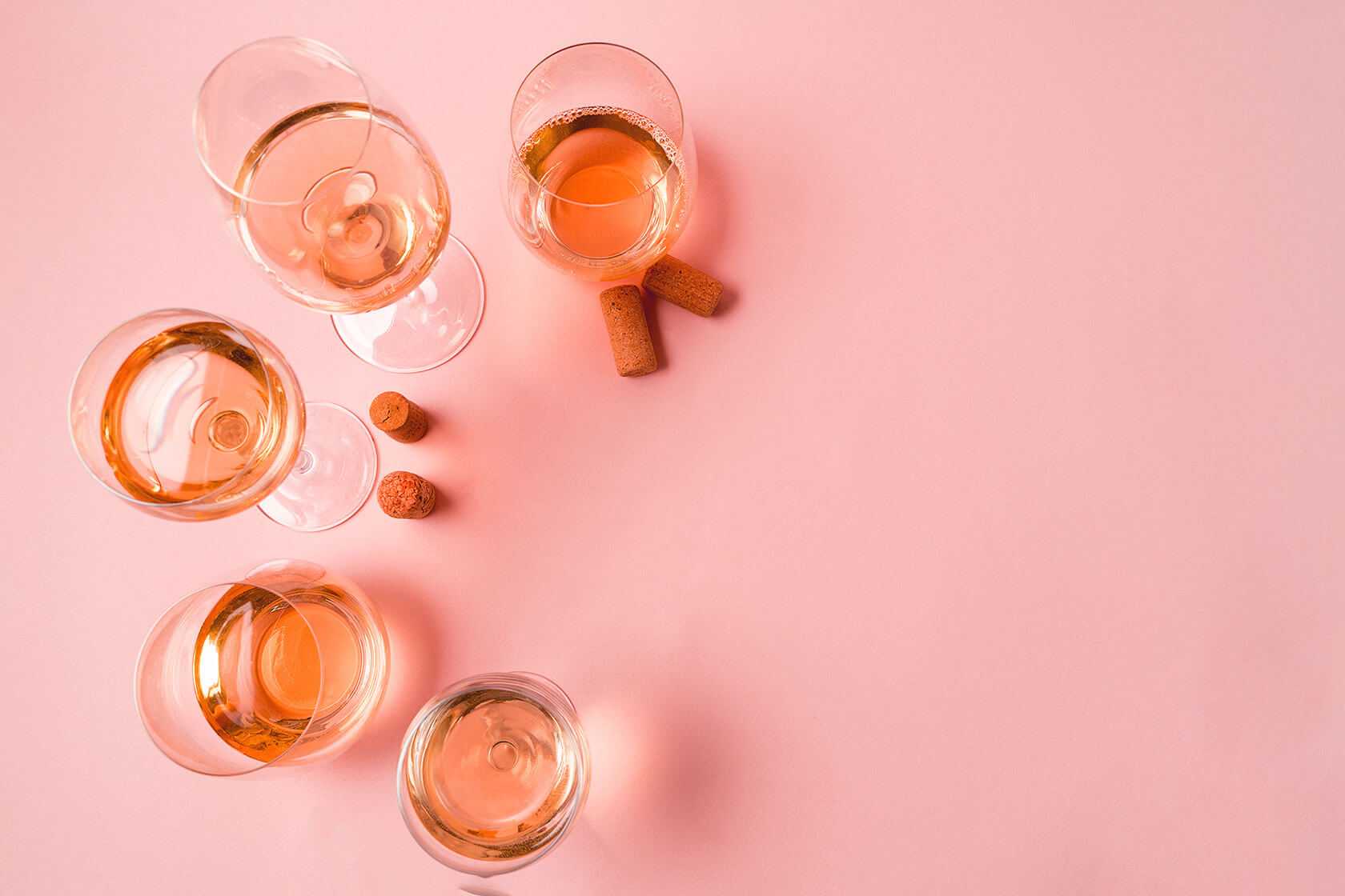 Чем знаменито розовое вино. с чем его пить и какие закуски лучше подходят.