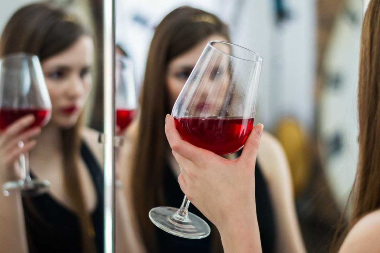 Вращение вина в бокале – для чего, зачем и как? — учебные материалы