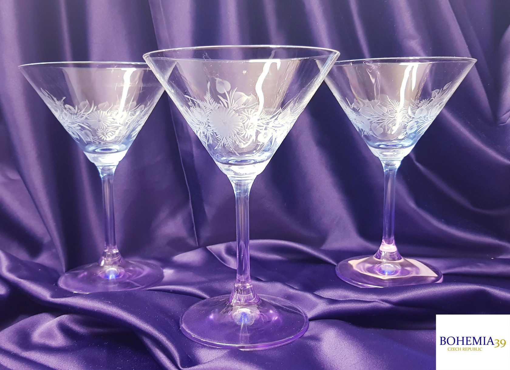 Какие бокалы под шампанское выбрать: хрустальные, стеклянные или серебряные
