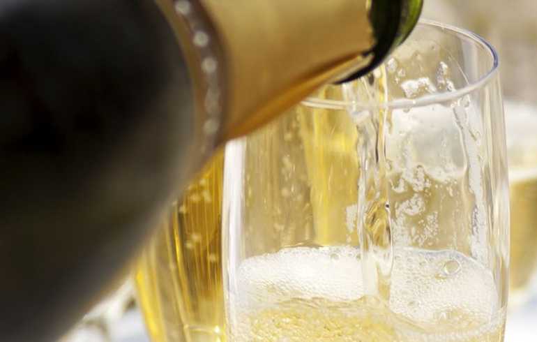 Как выбрать хорошее шампанское на новый год 2022