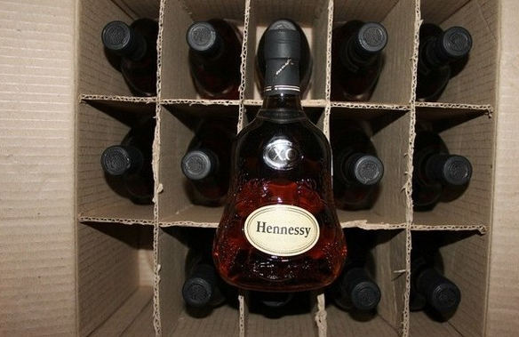 Как много нужно игристого вина, или сколько бутылок в ящике шампанского? :: syl.ru