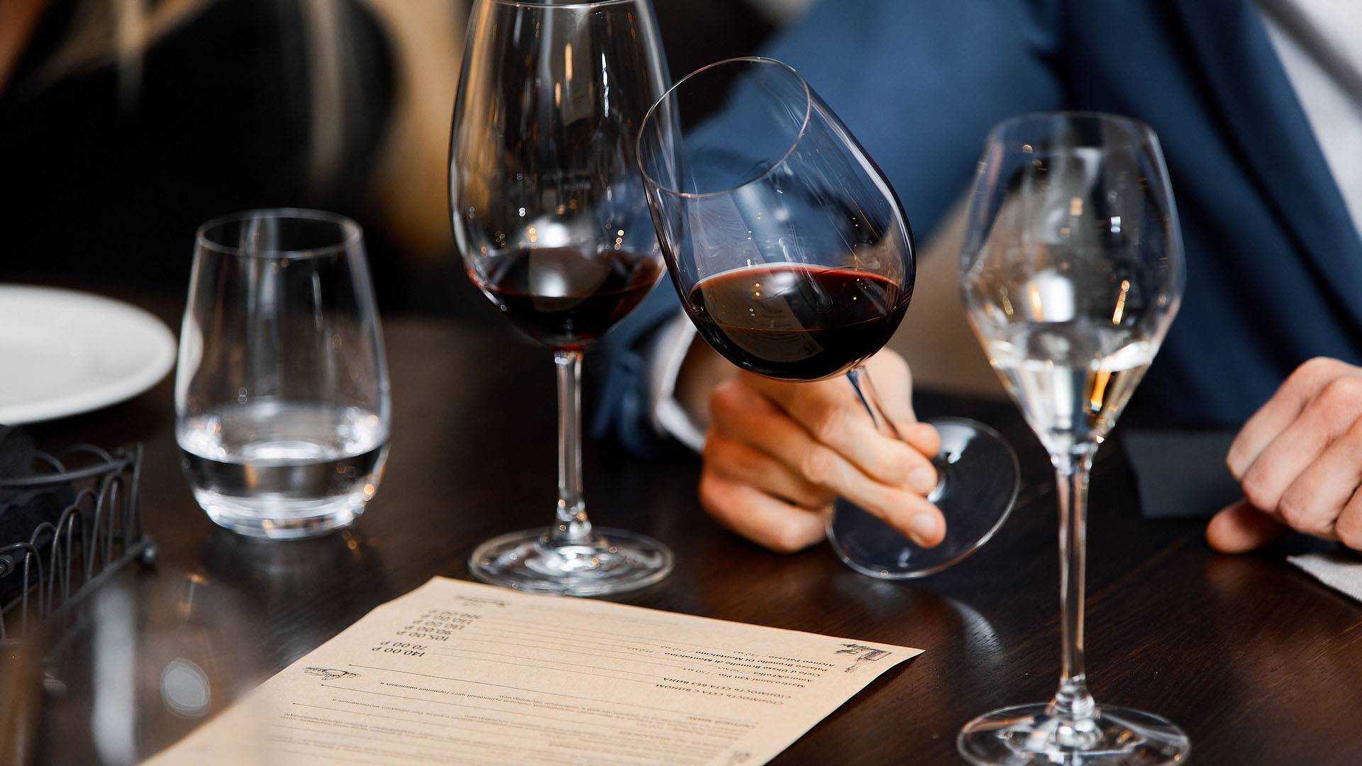 Как читать винные этикетки. выдержка вина и возраст лозы на этикетках