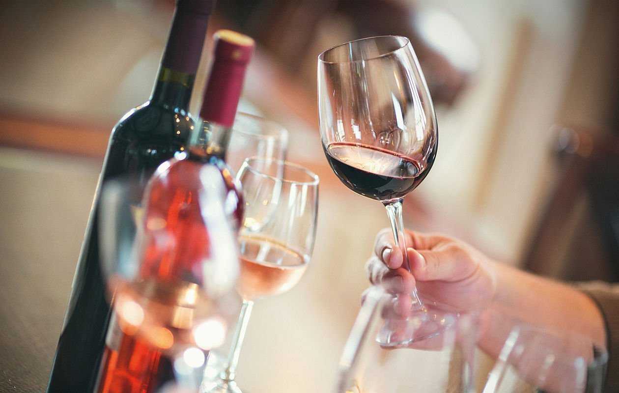 Симптомы и лечение отравления вином