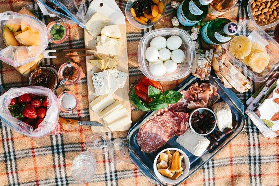 8 продуктов, которые вы должны взять на пикник для всей семьи