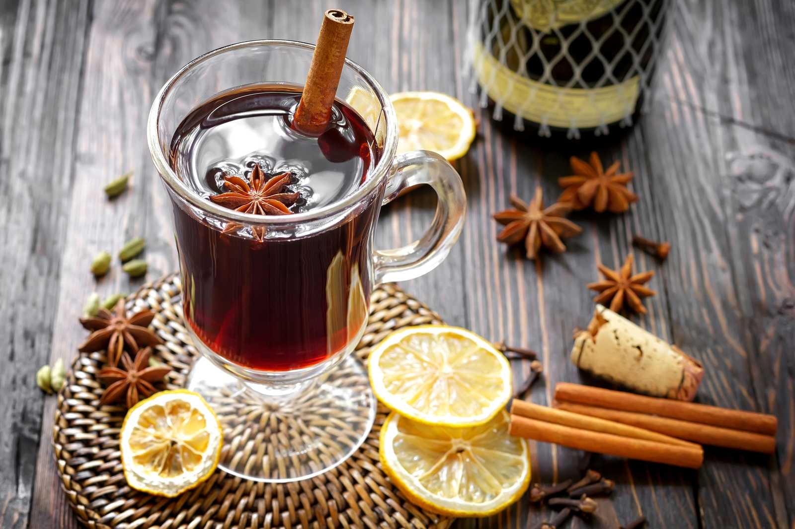 Как приготовить алкогольный глинтвейн в домашних условиях – 3 рецепта горячего зимнего напитка
