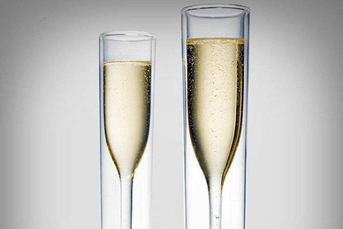 Как выбрать бокалы для шампанского, чтобы не выглядеть «по-деревенски»