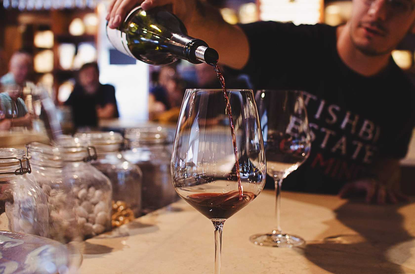 Красное вино: история, сорта и особенности употребления